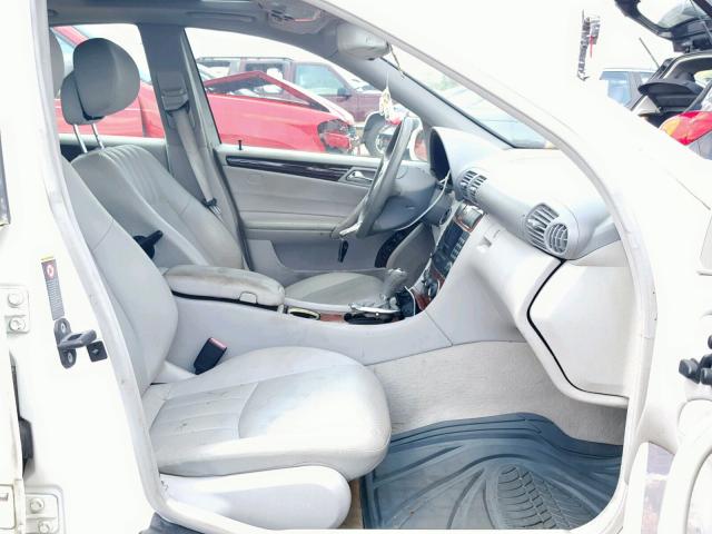 WDBRF87H46F765037 - 2006 MERCEDES-BENZ C 350 4MAT WHITE photo 5