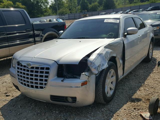 2C3KA53G17H884049 - 2007 CHRYSLER 300 TOURIN SILVER photo 2