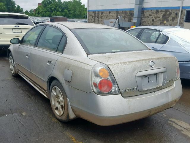 1N4AL11D82C718731 - 2002 NISSAN ALTIMA BAS SILVER photo 3