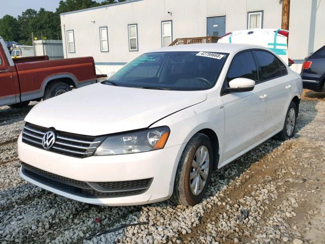 1VWAT7A33FC050621 - 2015 VOLKSWAGEN PASSAT S WHITE photo 2