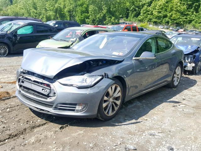 5YJSA1CN3DFP26493 - 2013 TESLA MODEL S رمادي صورة 2