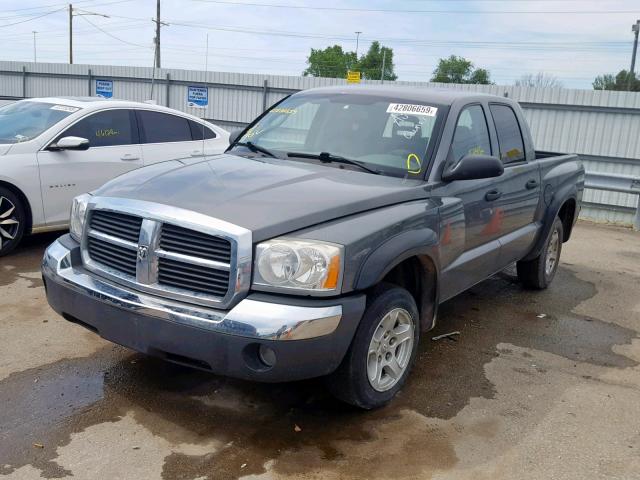 1D7HW48K35S363702 - 2005 DODGE DAKOTA QUA GRAY photo 2