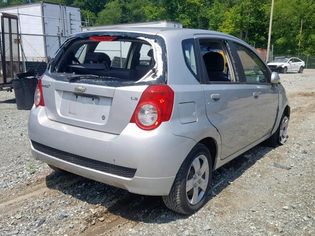 KL1TD66E99B340375 - 2009 CHEVROLET AVEO LS SILVER photo 4