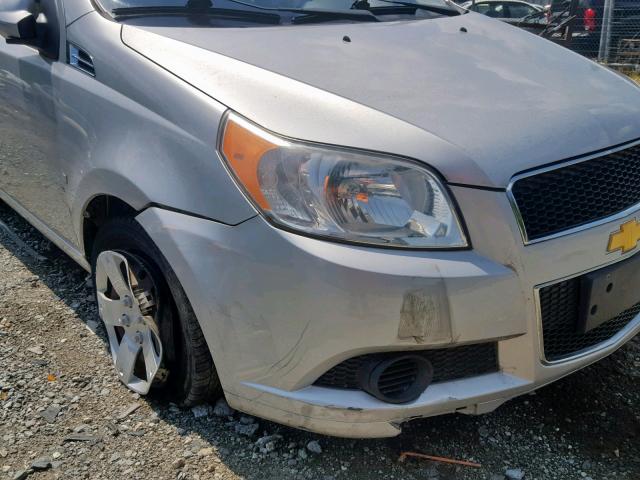 KL1TD66E99B340375 - 2009 CHEVROLET AVEO LS SILVER photo 9