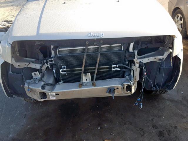 1J8HG58NX7C587157 - 2007 JEEP COMMANDER თაფლისფერი ფოტო 9