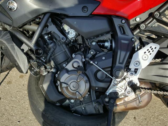 JYARM20E5HA000693 - 2017 YAMAHA FZ07A RED photo 7