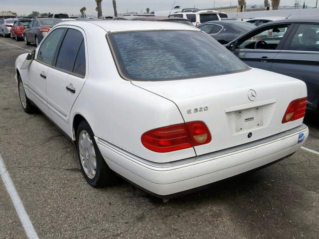 WDBJF65F6WA680748 - 1998 MERCEDES-BENZ E 320 WHITE photo 3