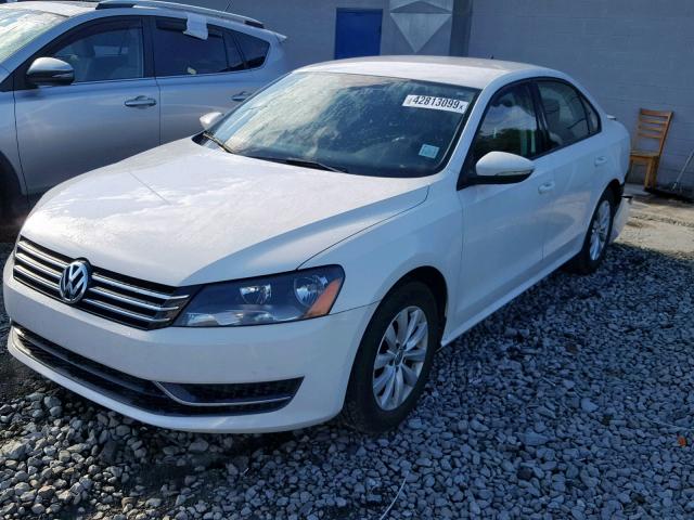 1VWAH7A36CC037794 - 2012 VOLKSWAGEN PASSAT S WHITE photo 2