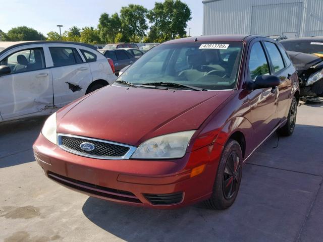 1FAFP37NX6W167891 - 2006 FORD FOCUS ZX5 BURGUNDY photo 2