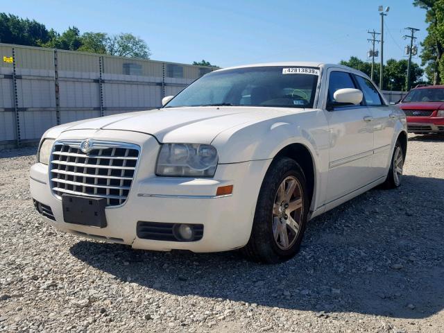 2C3KA53G86H458695 - 2006 CHRYSLER 300 TOURIN WHITE photo 2