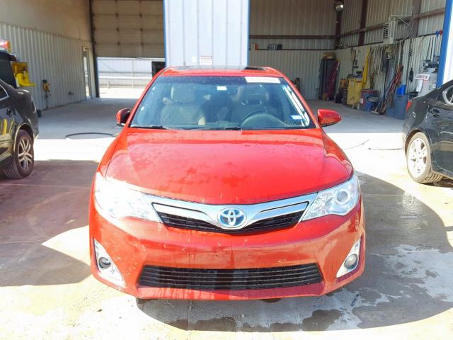 4T1BD1FK2EU131695 - 2014 TOYOTA CAMRY HYBR RED photo 9