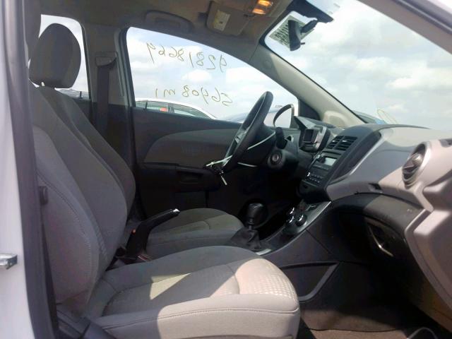 1G1JB5SH4F4197263 - 2015 CHEVROLET SONIC LS WHITE photo 5