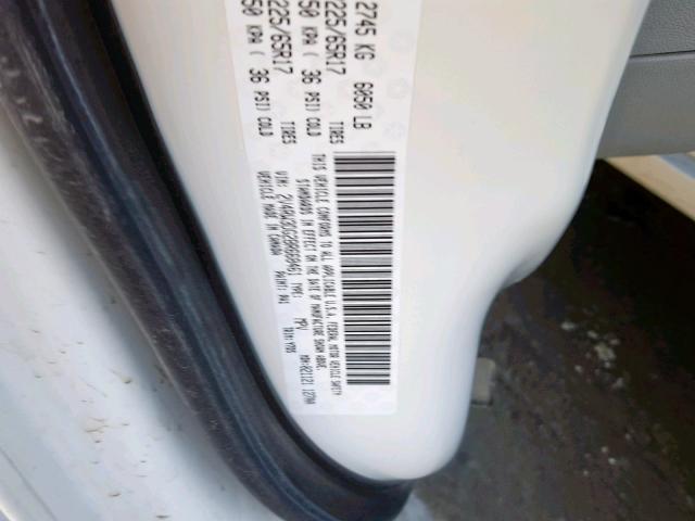 2V4RW3DG2BR668461 - 2011 VOLKSWAGEN ROUTAN SE WHITE photo 10