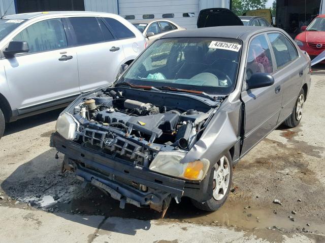 KMHCG45G5YU106983 - 2000 HYUNDAI ACCENT GL GRAY photo 2