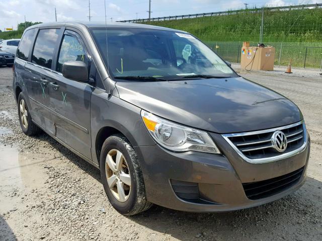 2V4RW3D19AR360598 - 2010 VOLKSWAGEN ROUTAN SE GRAY photo 1