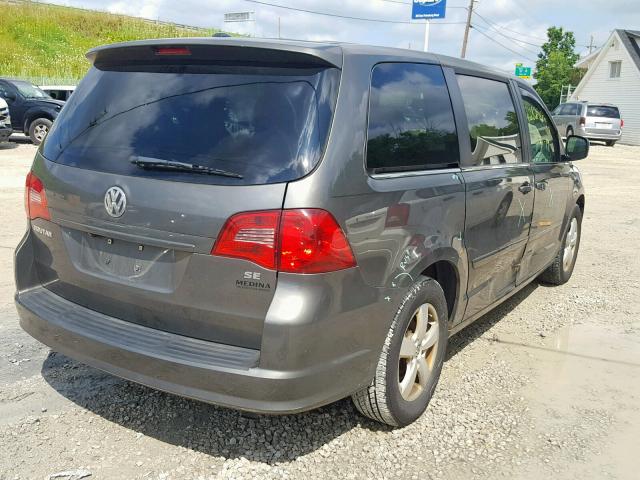 2V4RW3D19AR360598 - 2010 VOLKSWAGEN ROUTAN SE GRAY photo 4