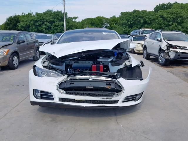 5YJSA1H21FF093493 - 2015 TESLA MODEL S 85 WHITE photo 9