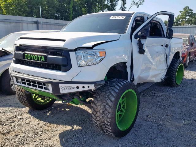 5TFDW5F13HX621829 - 2017 TOYOTA TUNDRA CRE WHITE photo 2