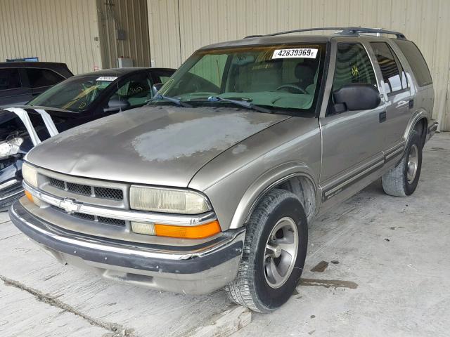 1GNCS13W5X2126020 - 1999 CHEVROLET BLAZER GRAY photo 2