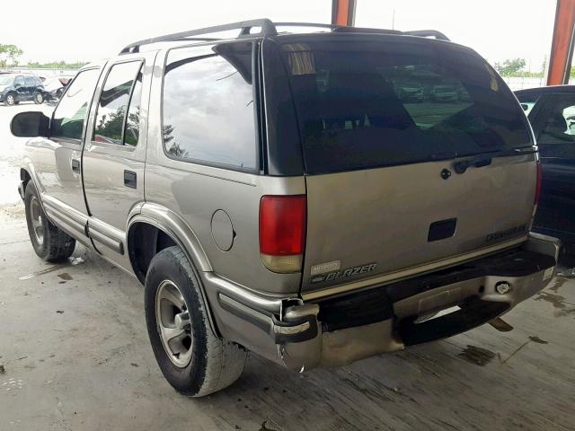 1GNCS13W5X2126020 - 1999 CHEVROLET BLAZER GRAY photo 3