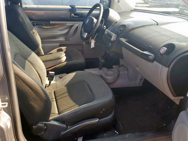 3VWCB21C62M439406 - 2002 VOLKSWAGEN NEW BEETLE ნაცრისფერი ფოტო 5