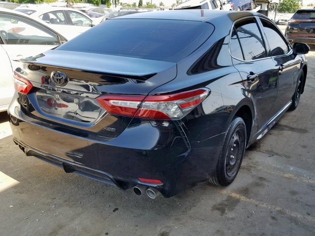 4T1B61HK0JU061986 - 2018 TOYOTA CAMRY XSE BLACK photo 4