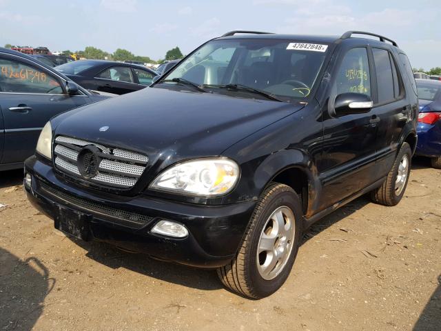 4JGAB54E22A320382 - 2002 MERCEDES-BENZ ML 320 BLACK photo 2