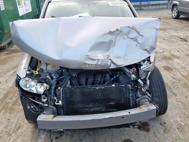 1C4NJCBA7GD512979 - 2016 JEEP COMPASS SP ვერცხლისფერი ფოტო 7