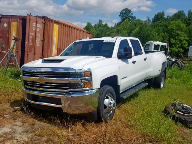 1GC4CYCY9JF156173 - 2018 CHEVROLET SILVERADO WHITE photo 2