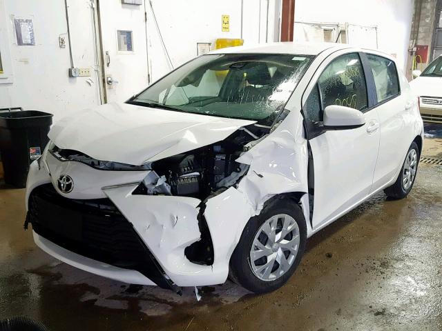 VNKKTUD33JA092140 - 2018 TOYOTA YARIS L WHITE photo 2