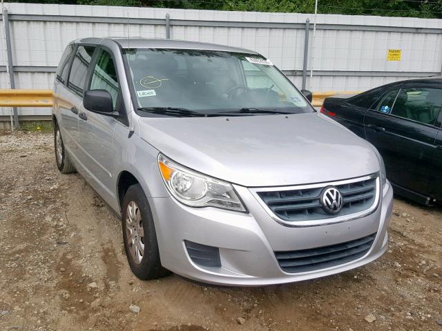 2C4RVAAGXCR152047 - 2012 VOLKSWAGEN ROUTAN S SILVER photo 1