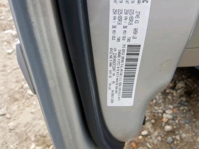 2C4RVAAGXCR152047 - 2012 VOLKSWAGEN ROUTAN S SILVER photo 10