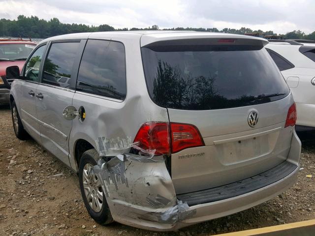 2C4RVAAGXCR152047 - 2012 VOLKSWAGEN ROUTAN S SILVER photo 3