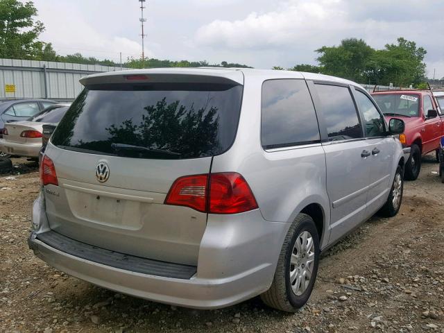 2C4RVAAGXCR152047 - 2012 VOLKSWAGEN ROUTAN S SILVER photo 4