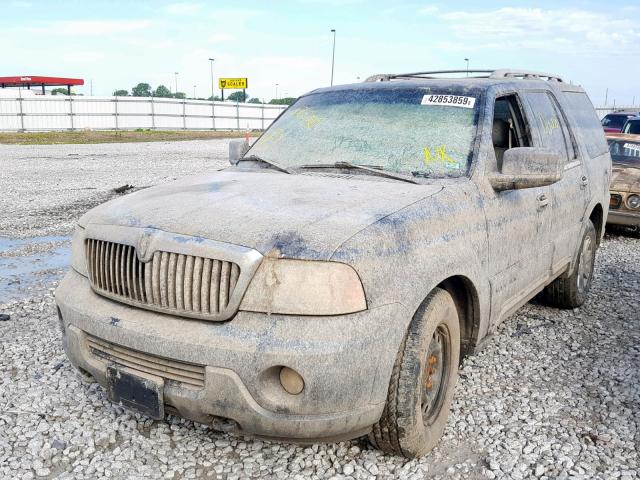 5LMFU28R24LJ29268 - 2004 LINCOLN NAVIGATOR შავი ფოტო 2