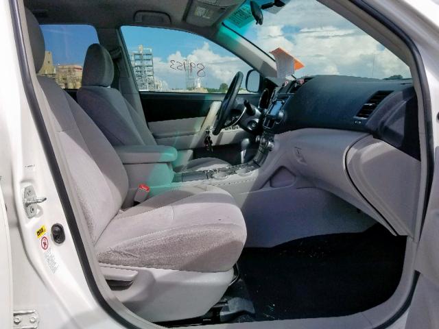 5TDZA3EH5DS033812 - 2013 TOYOTA HIGHLANDER WHITE photo 5