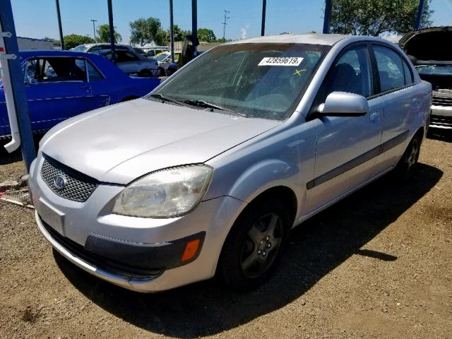 KNADE123866080912 - 2006 KIA RIO SILVER photo 2