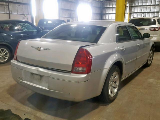 2C3KA53G17H835353 - 2007 CHRYSLER 300 TOURIN SILVER photo 4