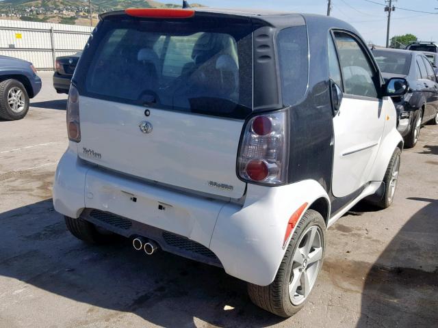 LHA01YKC38A004777 - 2008 SMART FORTWO WHITE photo 4