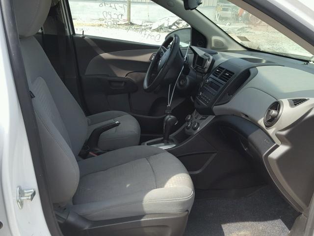 1G1JA6SH9E4128043 - 2014 CHEVROLET SONIC LS WHITE photo 5