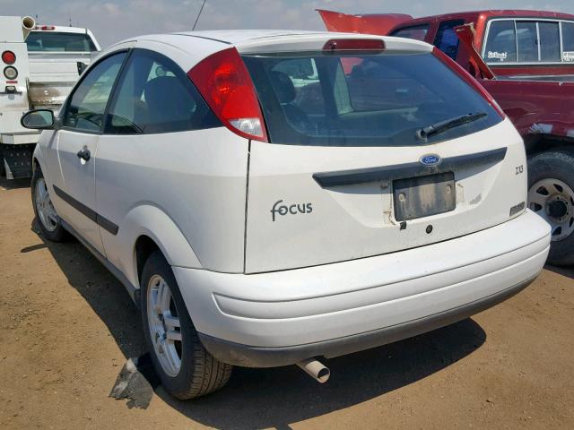 3FAFP3139YR136290 - 2000 FORD FOCUS ZX3 WHITE photo 3