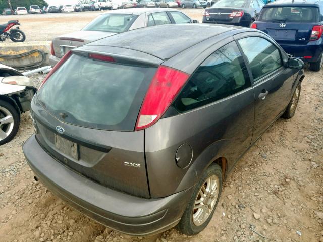 1FAFP31N66W243972 - 2006 FORD FOCUS ZX3 GRAY photo 4