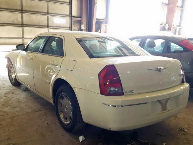 2C3JA53G55H681979 - 2005 CHRYSLER 300 TOURIN WHITE photo 3