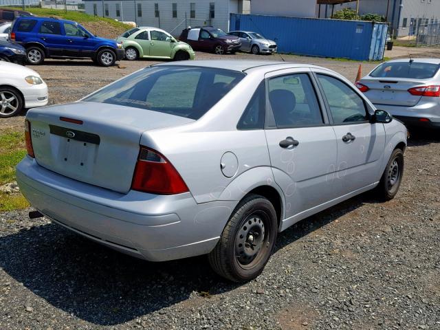 1FAFP34N77W366306 - 2007 FORD FOCUS ZX4 SILVER photo 4