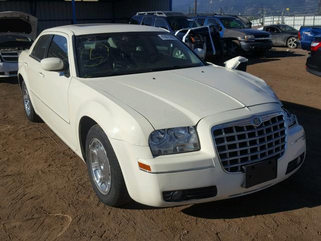 2C3JA53G65H645492 - 2005 CHRYSLER 300 TOURIN WHITE photo 1