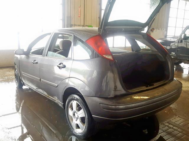 3FAFP37Z44R125302 - 2004 FORD FOCUS ZX5 GRAY photo 3