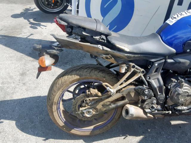 JYARM27Y7JA000815 - 2018 YAMAHA MT07 C BLUE photo 6