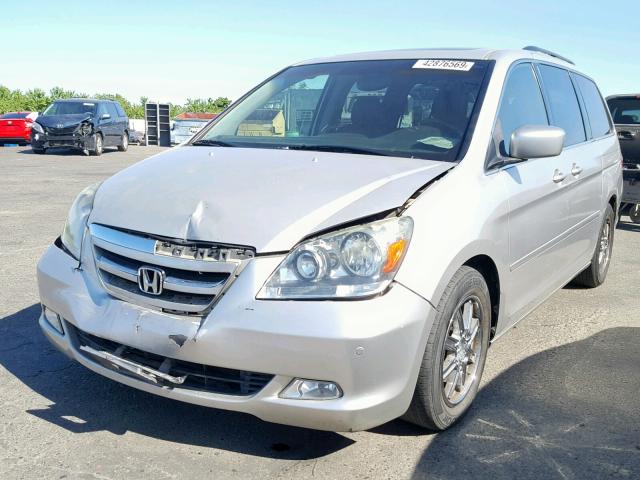 5FNRL38845B101402 - 2005 HONDA ODYSSEY TO SILVER photo 2