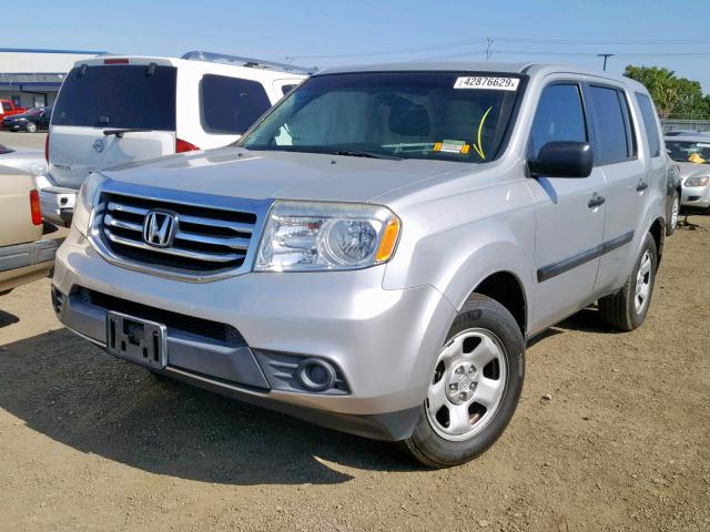 5FNYF3H28CB026960 - 2012 HONDA PILOT LX SILVER photo 2