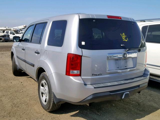 5FNYF3H28CB026960 - 2012 HONDA PILOT LX SILVER photo 3